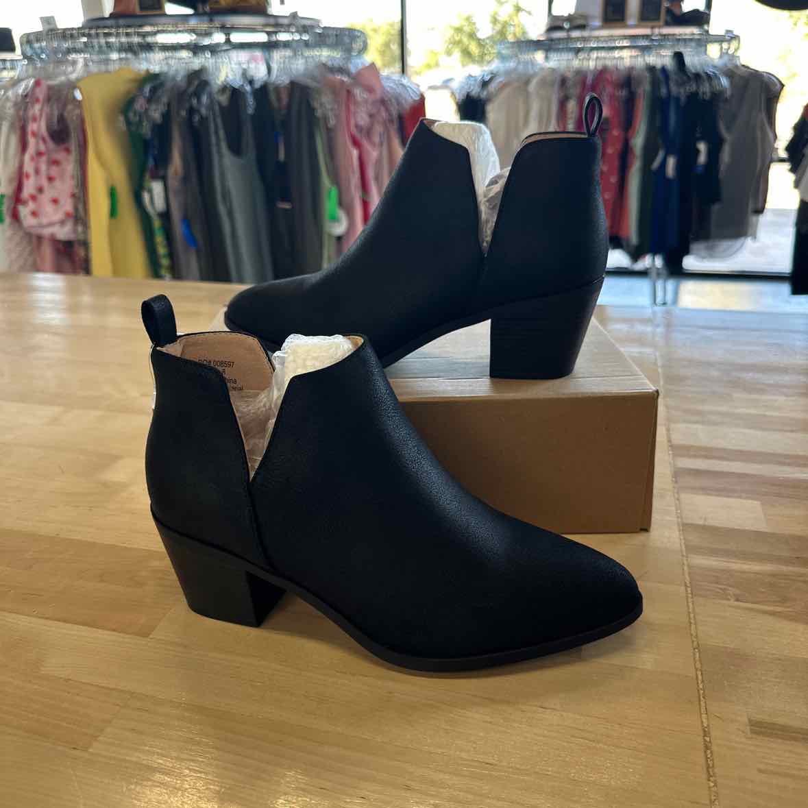 Journee Collection Shoe Size 8 Black Faux Leather Bootie