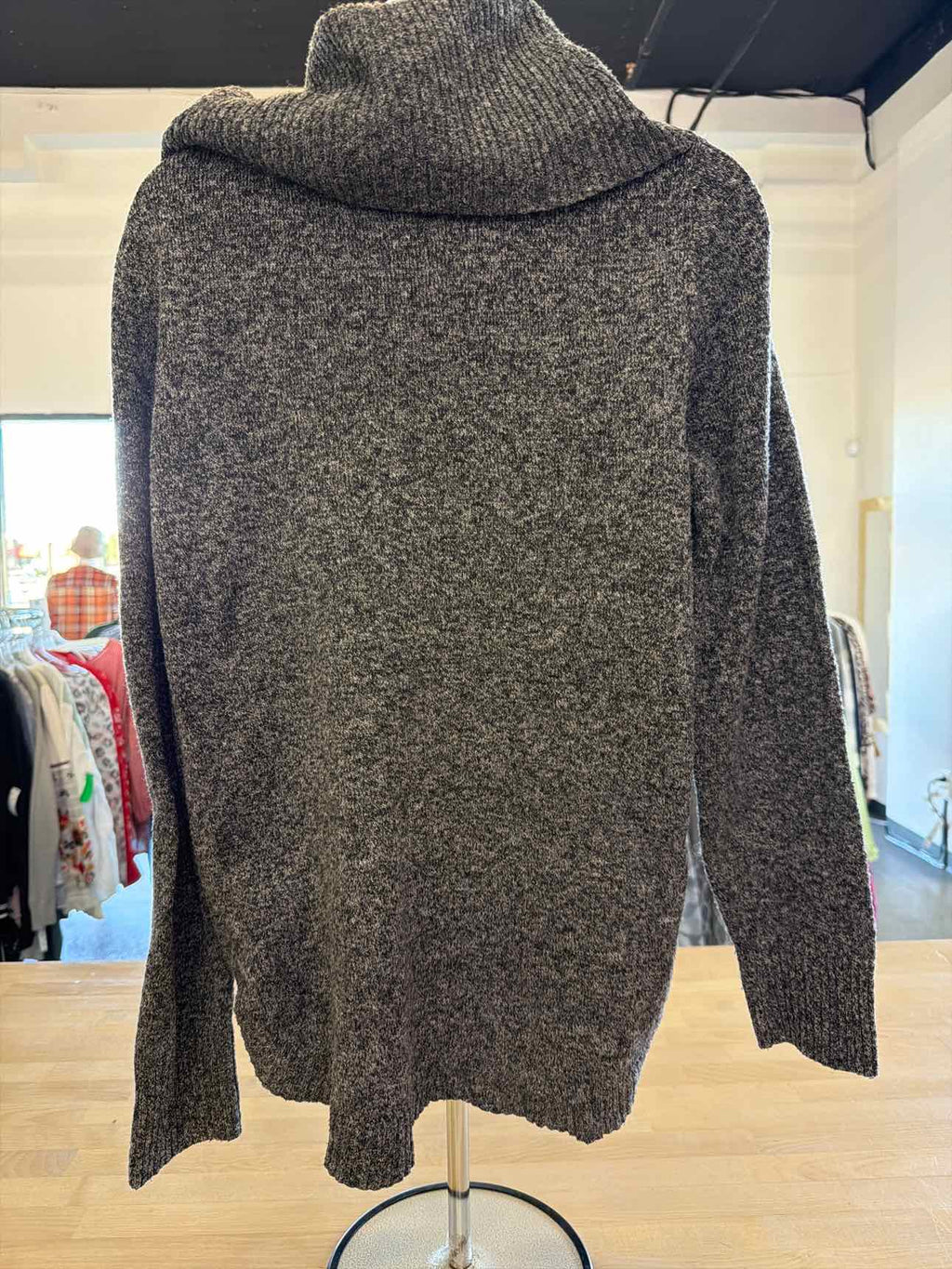 Tahari Size S Gray Sweater
