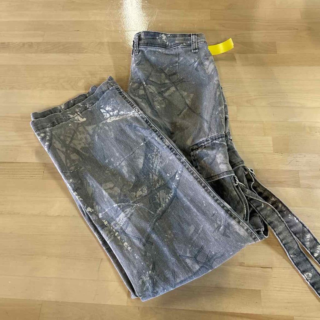 Disclosure Size 25 Camo Preloved Pants