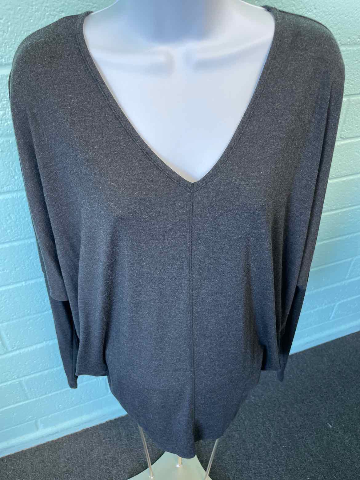 Bobeau Size L Gray Shirt