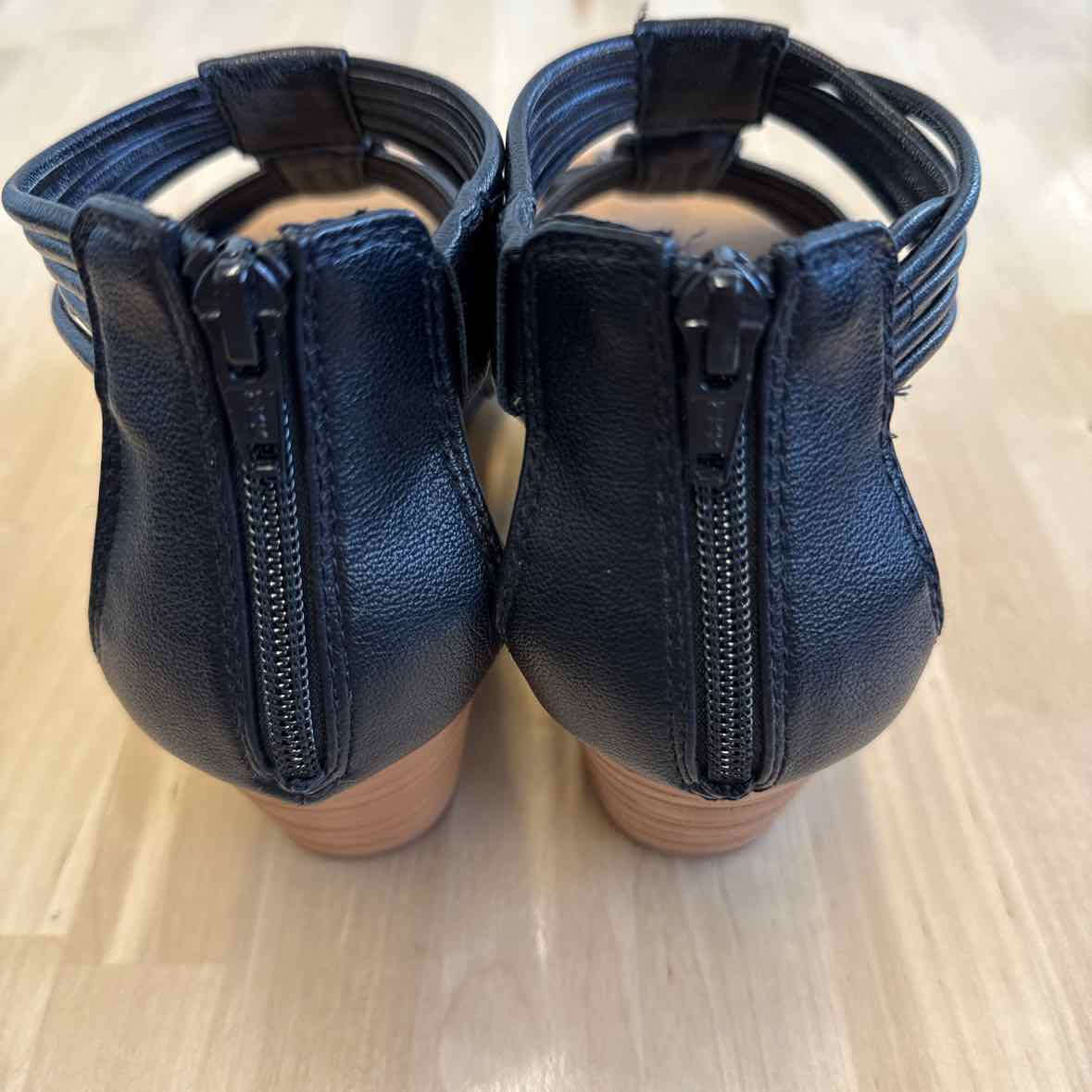 Baretraps Shoe Size 9.5 Black Wedge Sandals