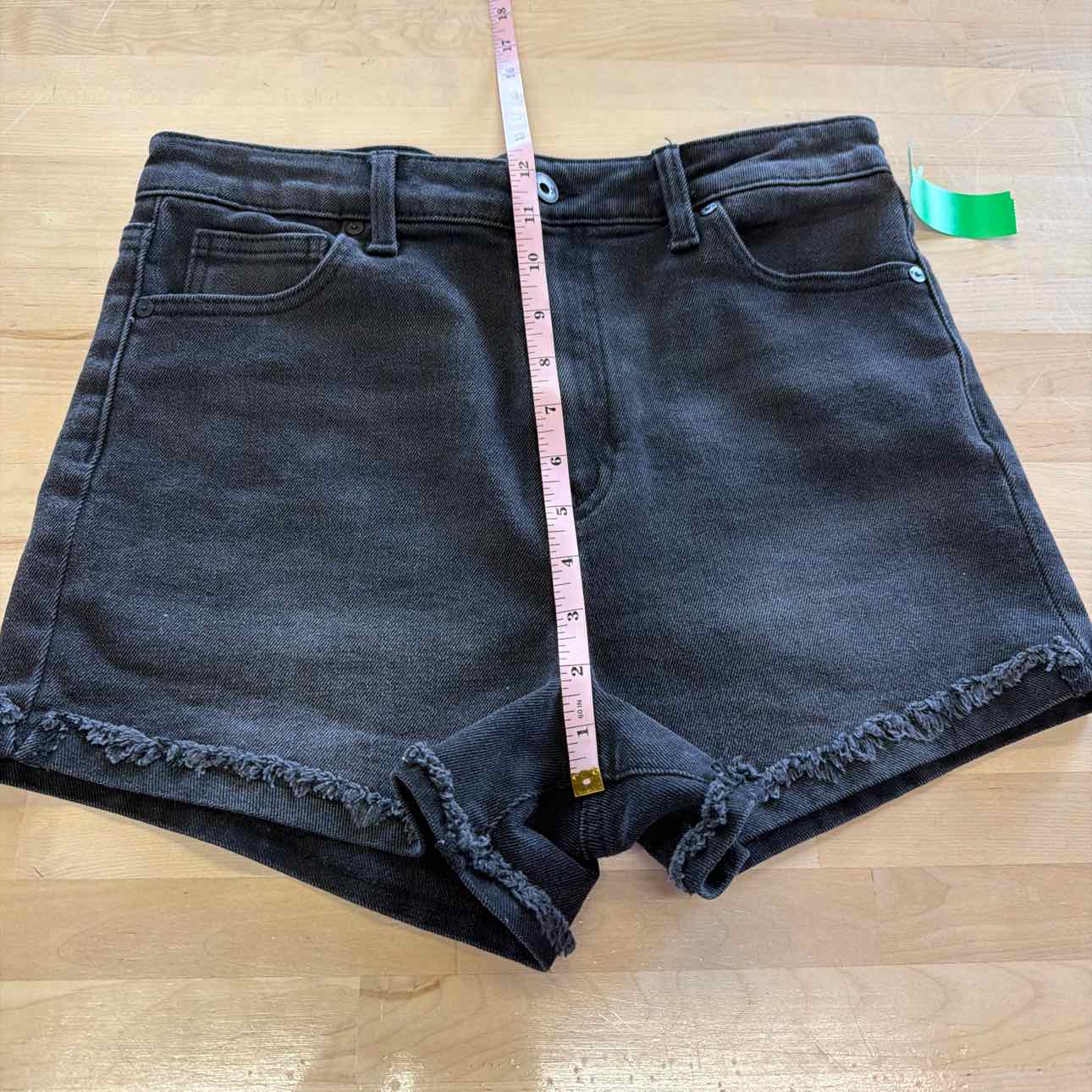Kendall & Kylie Women Size 11/30 Black Preloved Shorts