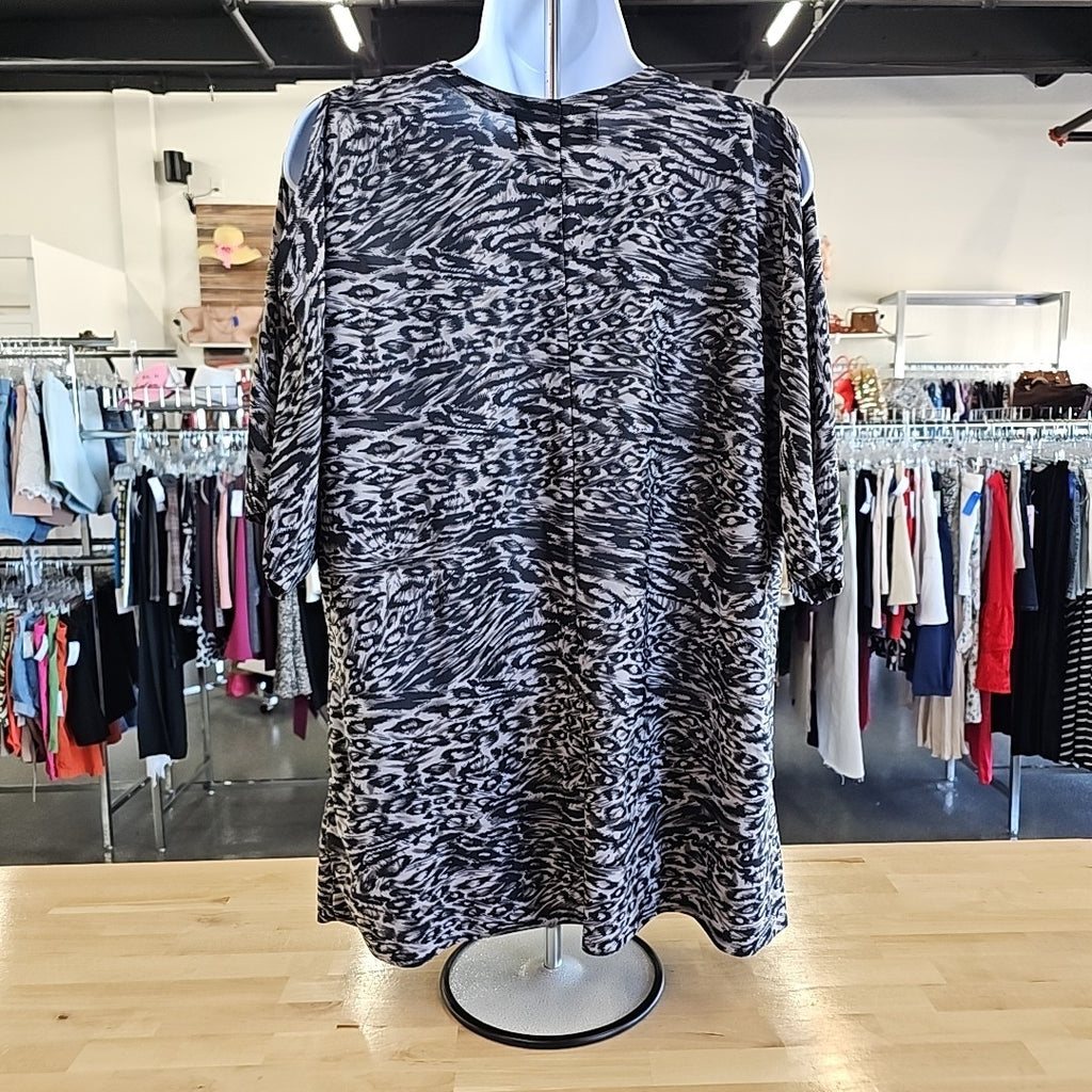 Isabella Rodriguez Size 2X Gray Blouse