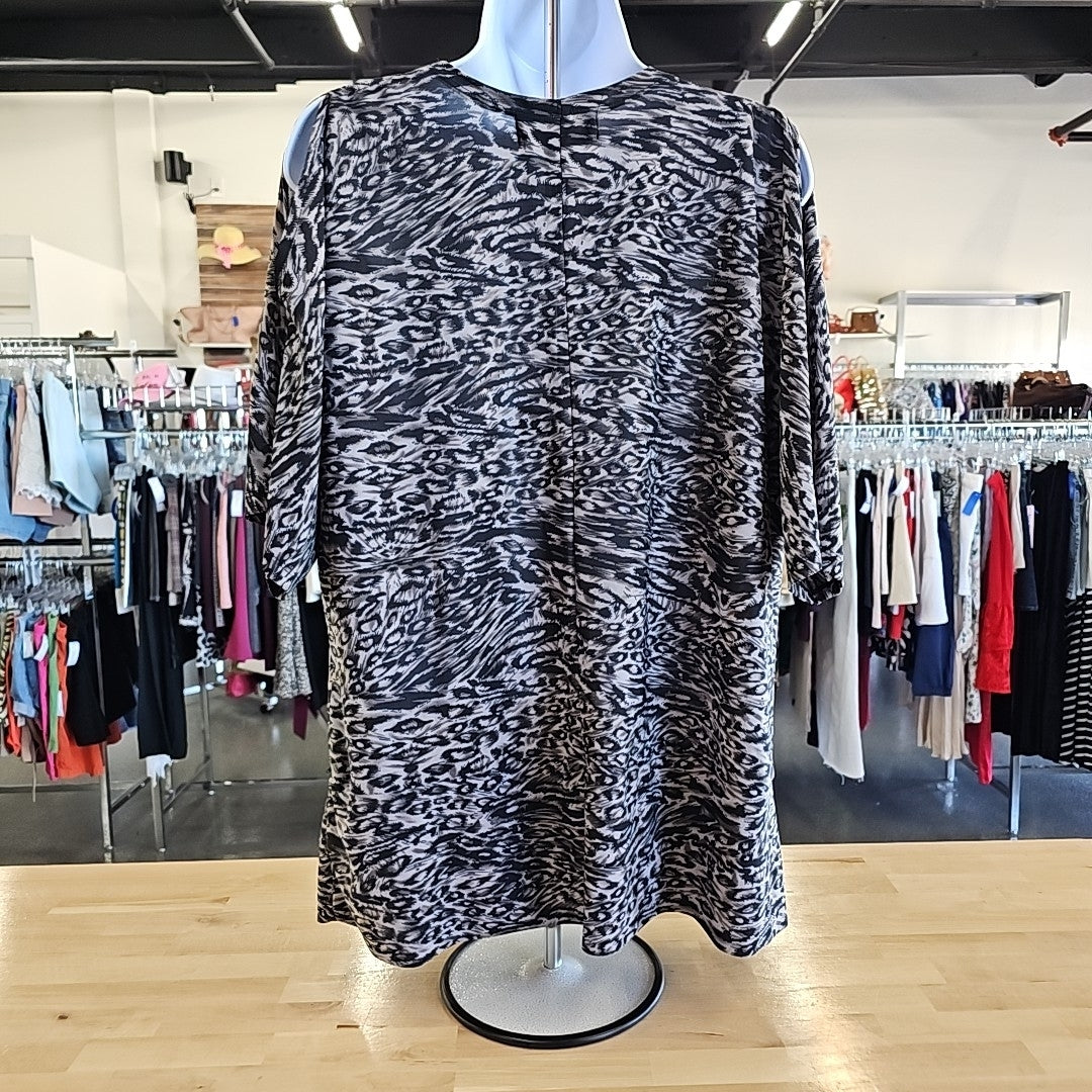 Isabella Rodriguez Size 2X Gray Blouse