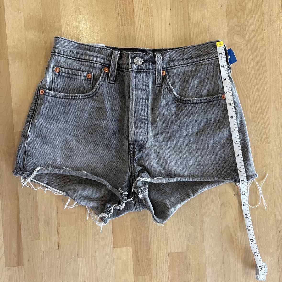 Levi's Size 26 Gray Shorts