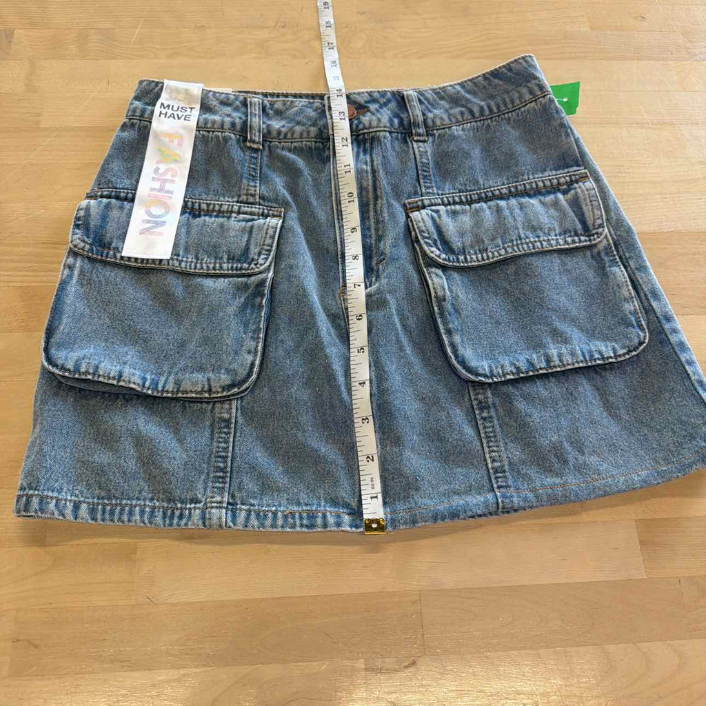 Tinseltown Juniors' Cotton Denim Cargo Miniskirt - Medium Wash