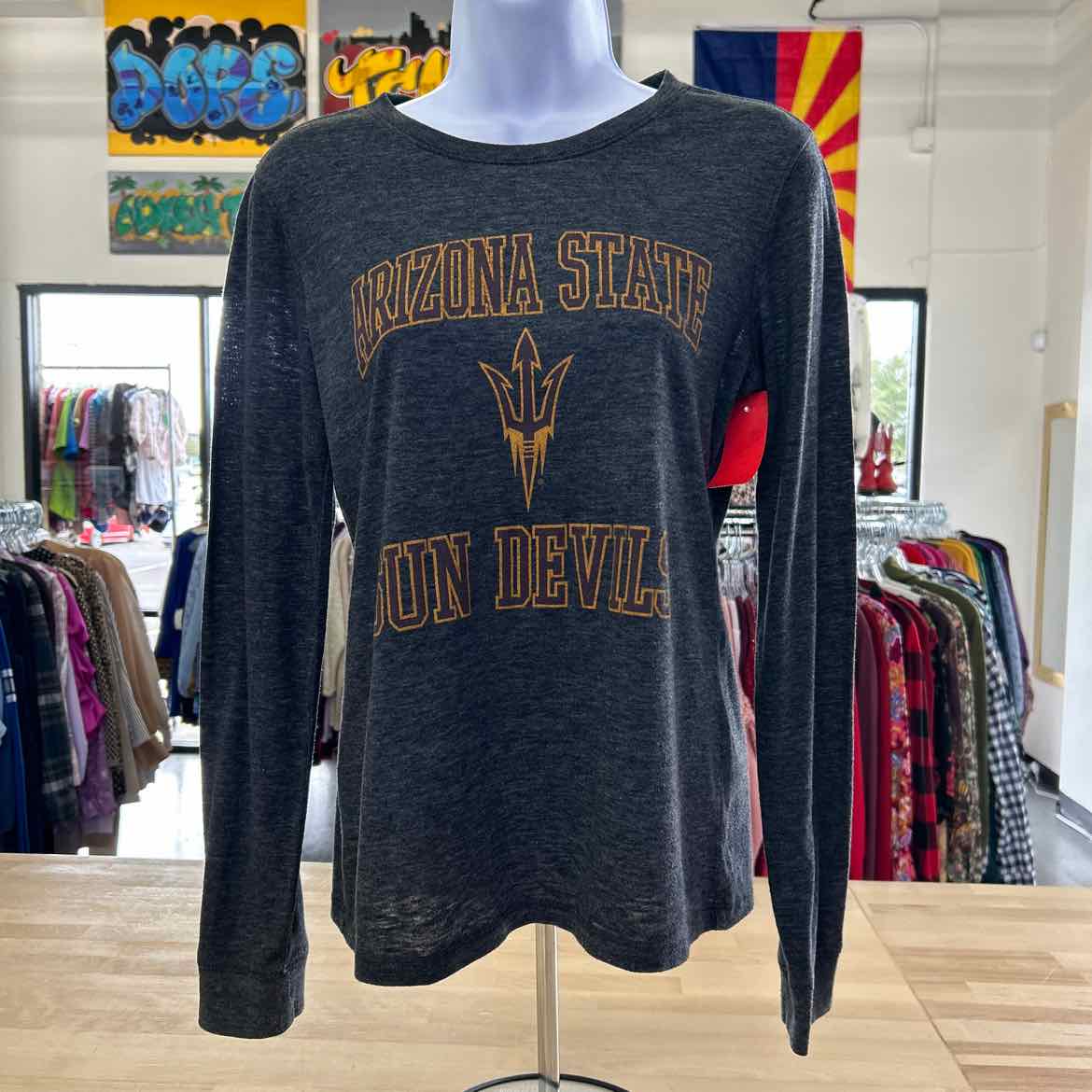 Colosseum Size M Gray Preloved Longsleeve