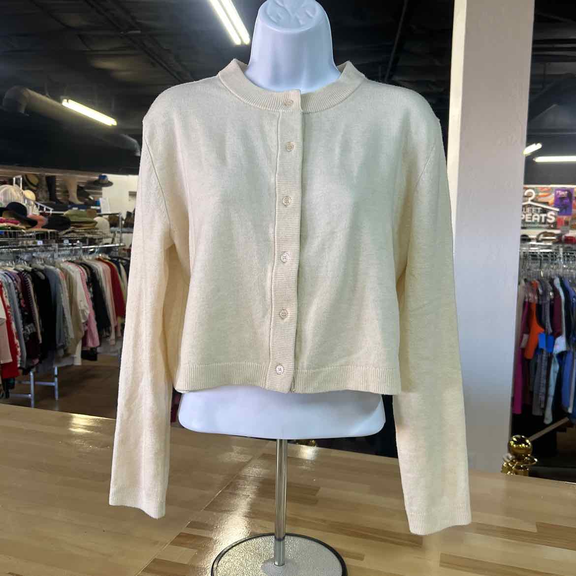 Jessica Simpson Size M Cream Preloved Sweater