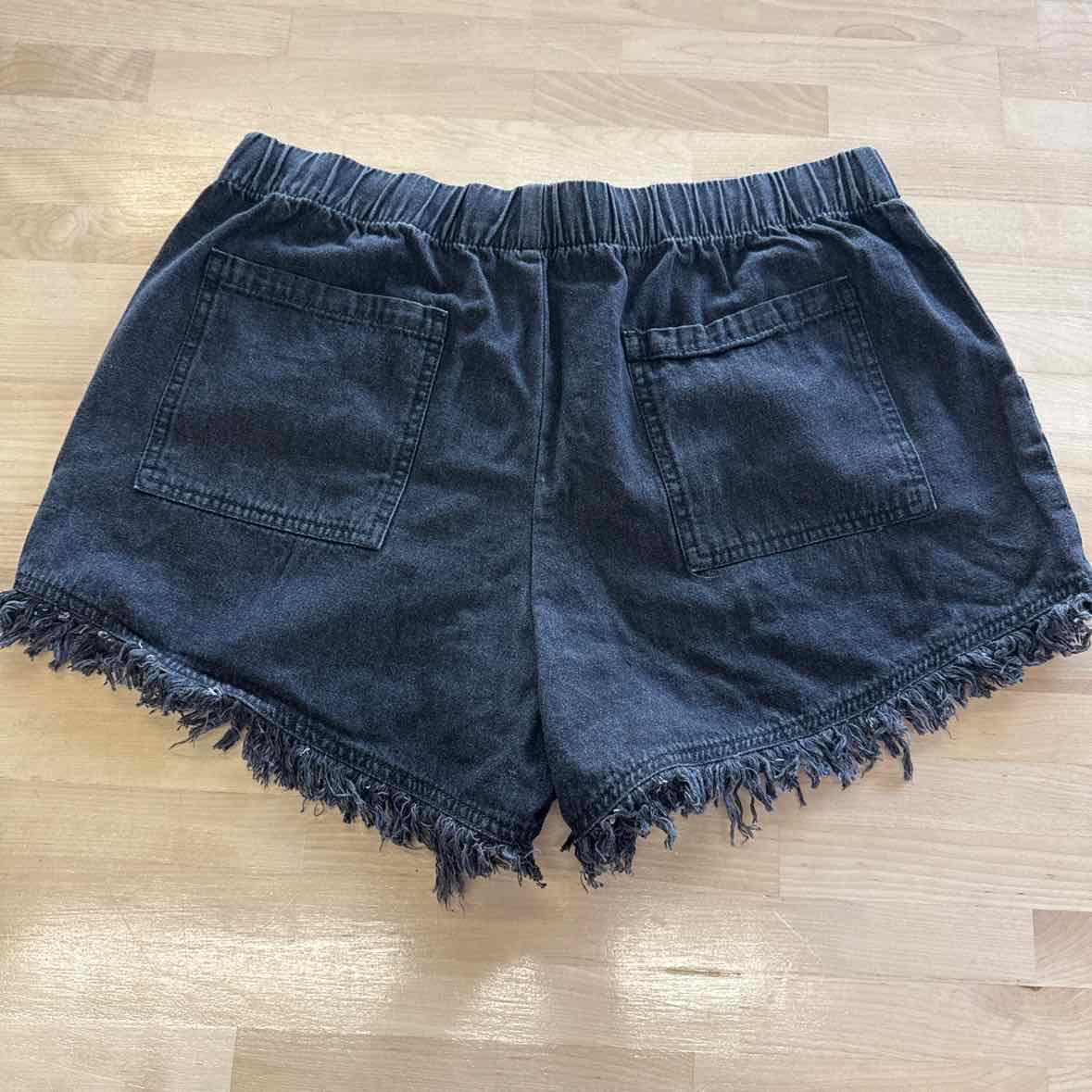 Love by design Size XL Black Shorts