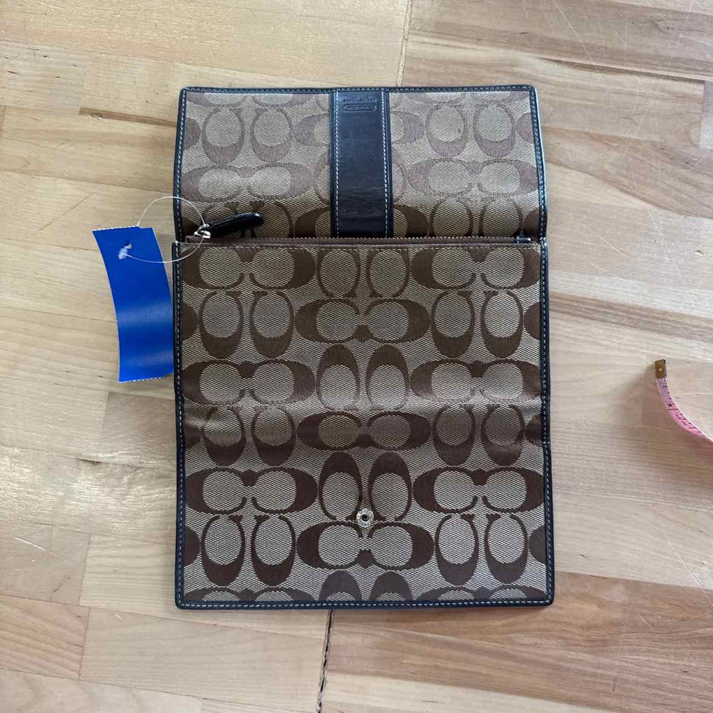 Coach Gold clutch Clutch