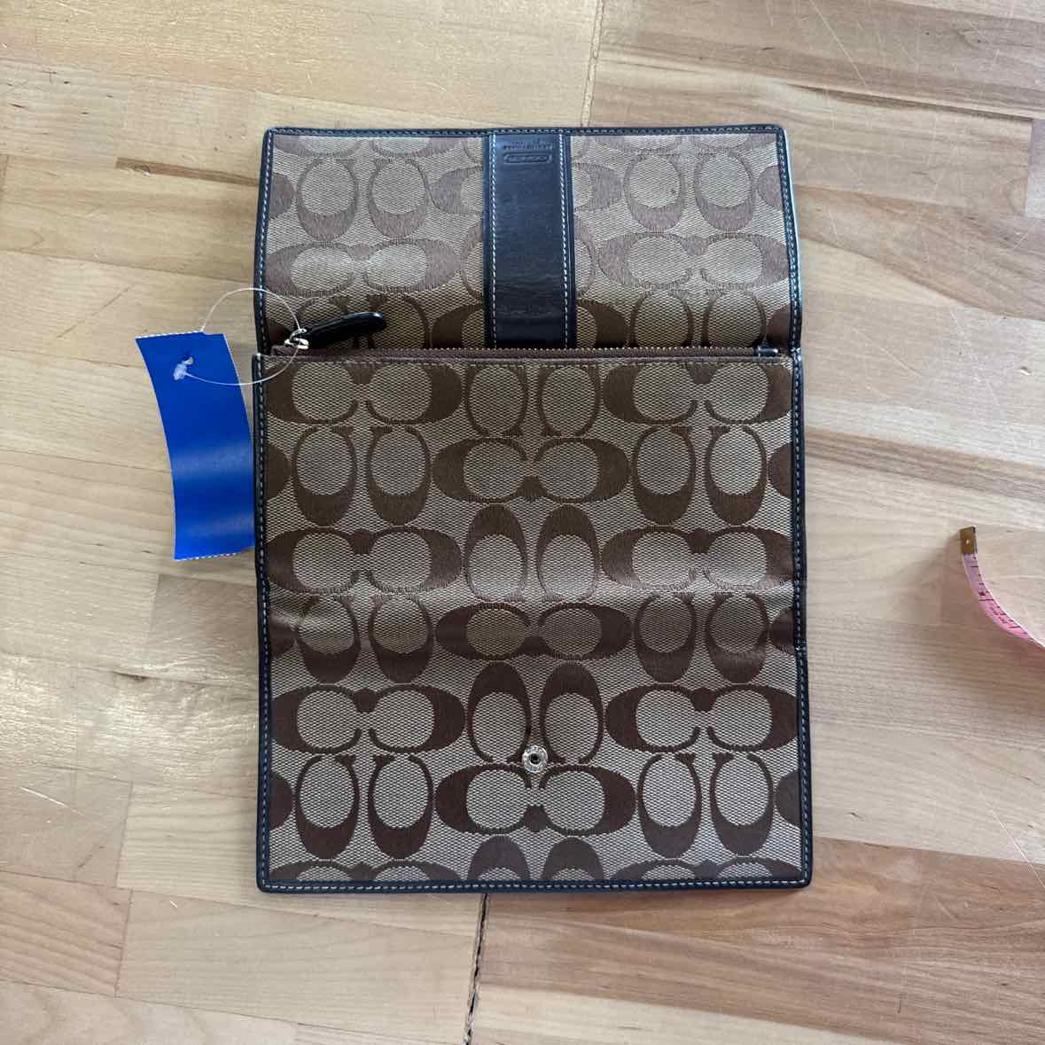 Coach Gold clutch Clutch