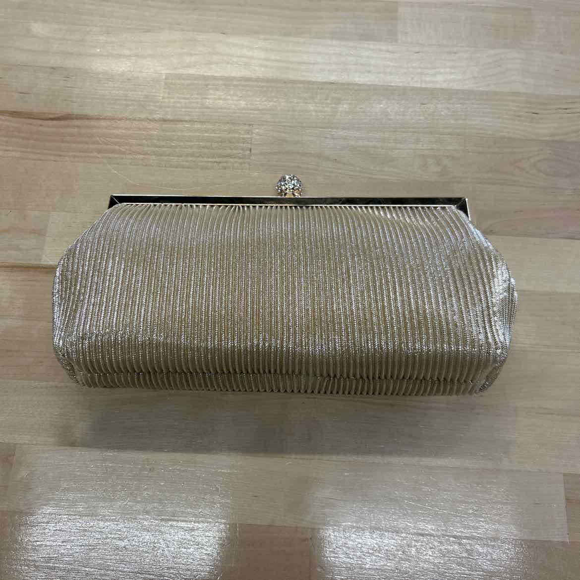 Women's Pleated Metallic Frame Clutch - Champagne, Gold-tone