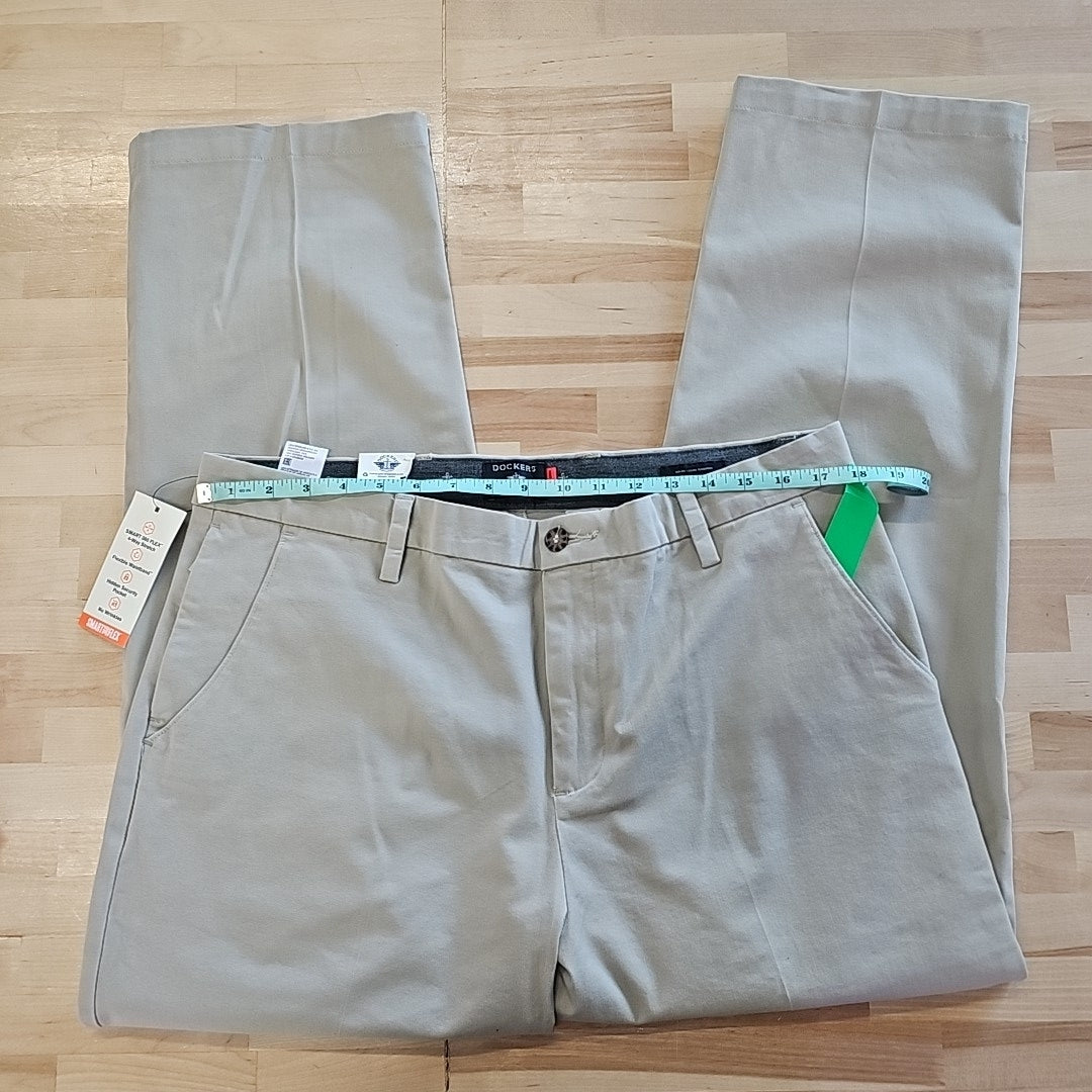 dockers MENS Size 36 Workday Classic-Fit Smart 360 FLEX Khaki Pants