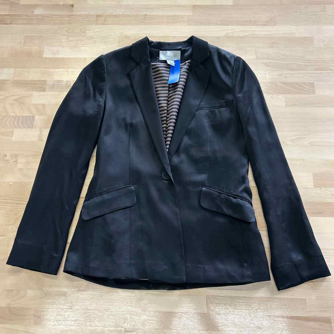 H&M Size 6 Black Blazer