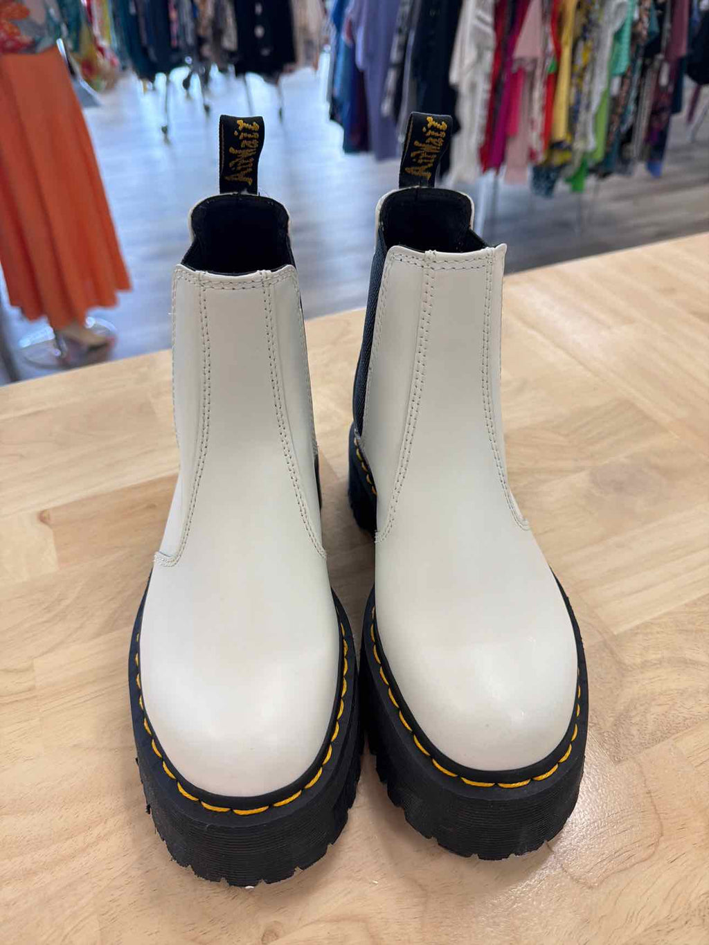 Dr Martens Size 7 Cream Leather Preloved Sandals