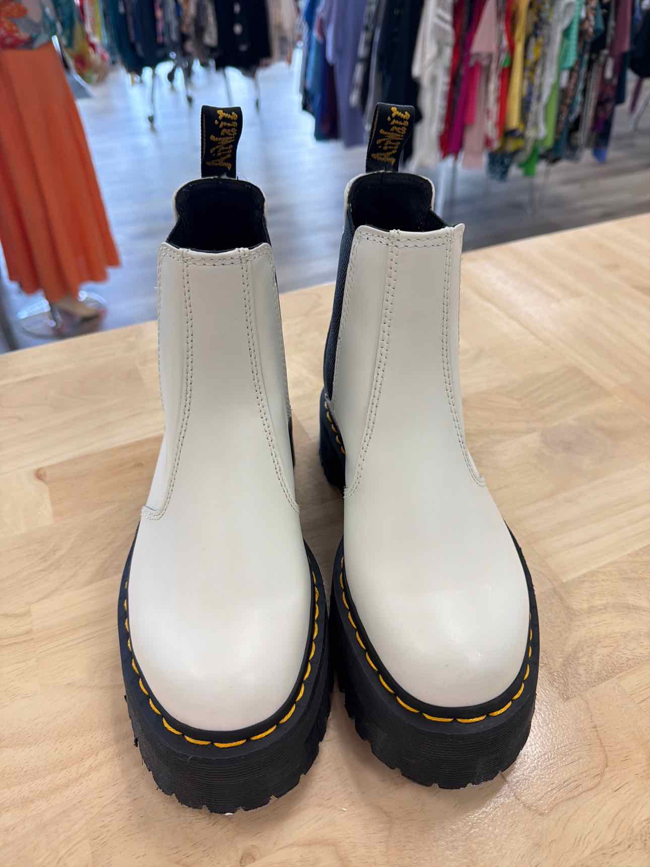 Dr Martens Size 7 Cream Leather Preloved Sandals