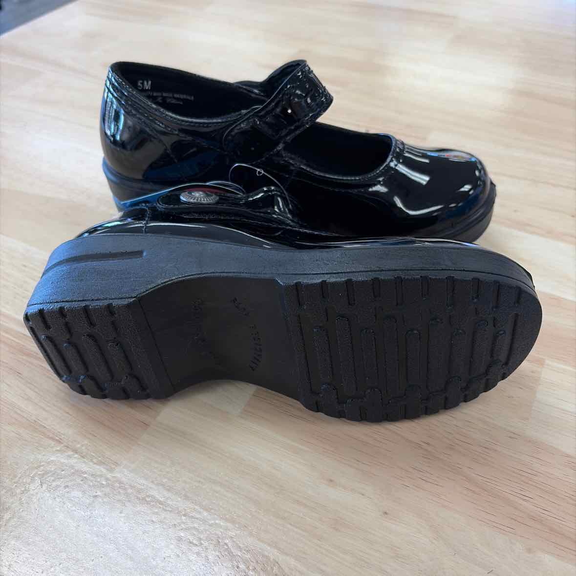 Easy Street Size 5 Women's Letsee Slip Resistant Mary Jane Shoes