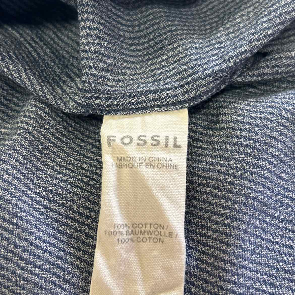 Fossil Size M Blue Preloved MENS Button Down Shirt