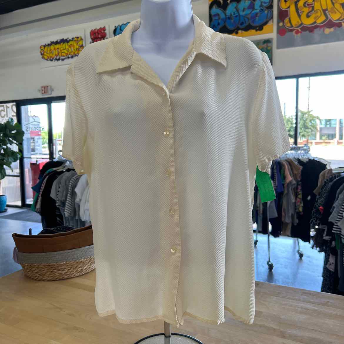 Anna & Frank Size L Cream Silk Preloved Button Down SS
