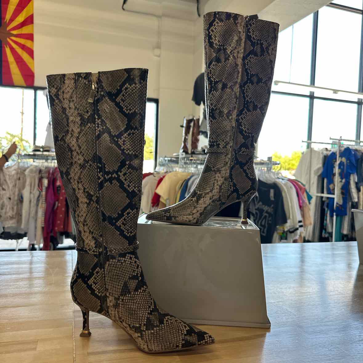 Kenneth Cole Shoe Size 8 Utah Pointed Toe Knee High Boots NWT