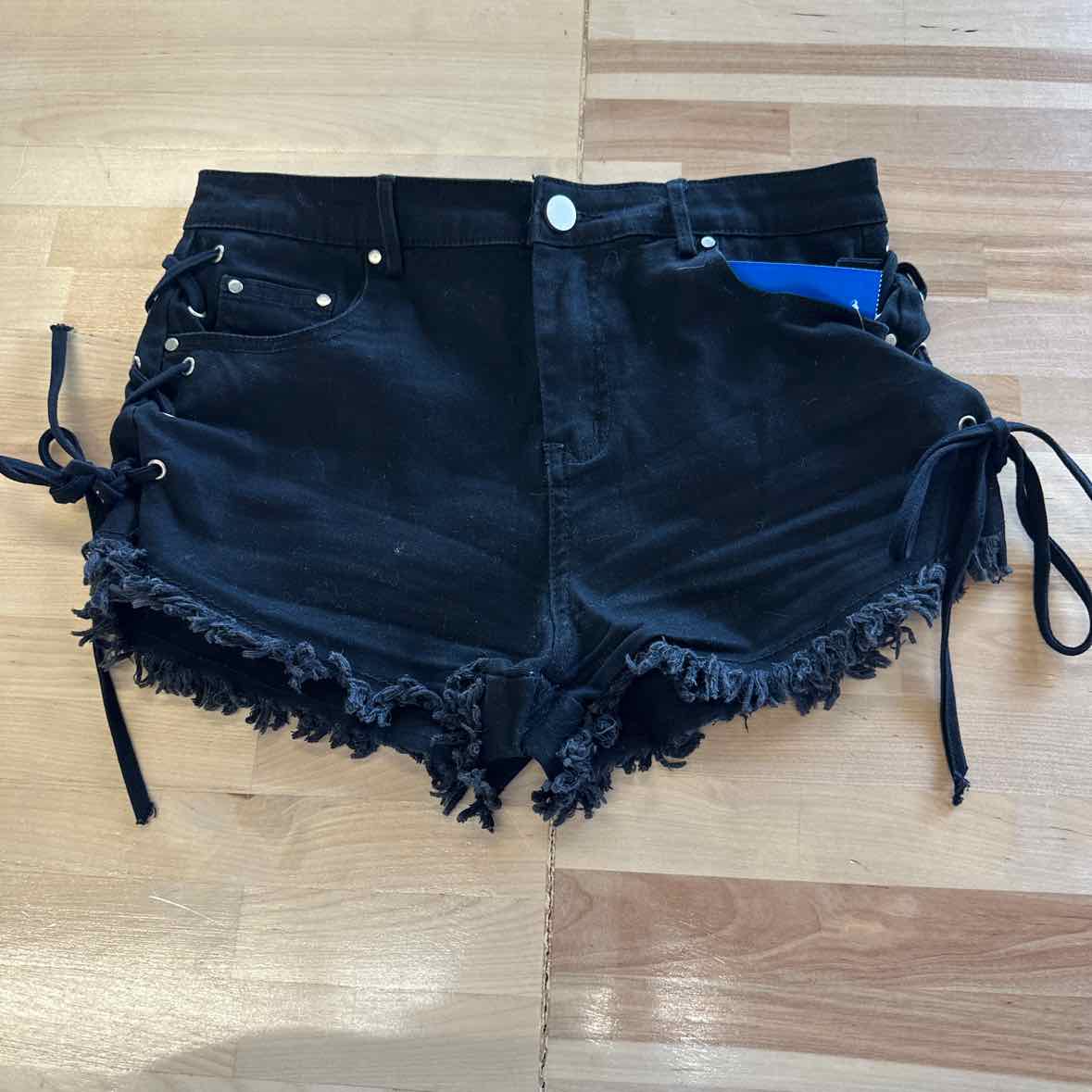 Windsor Size S Black Shorts