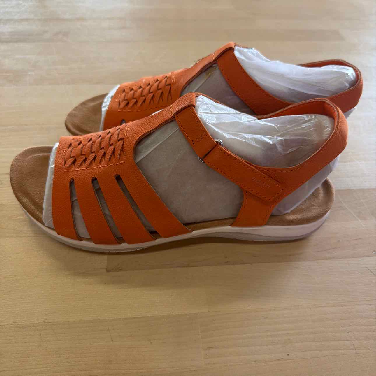 Earth Size 10 Orange New Sandals