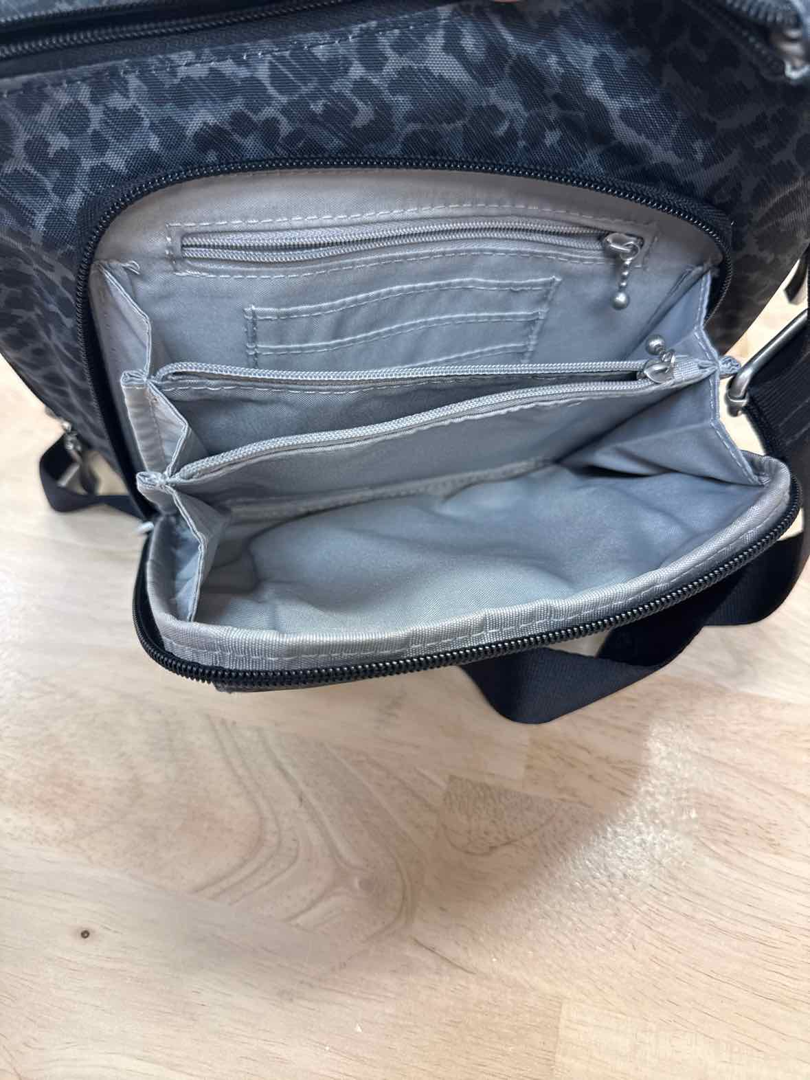 Baggallini Black & Gray Crossbody Preloved Handbag