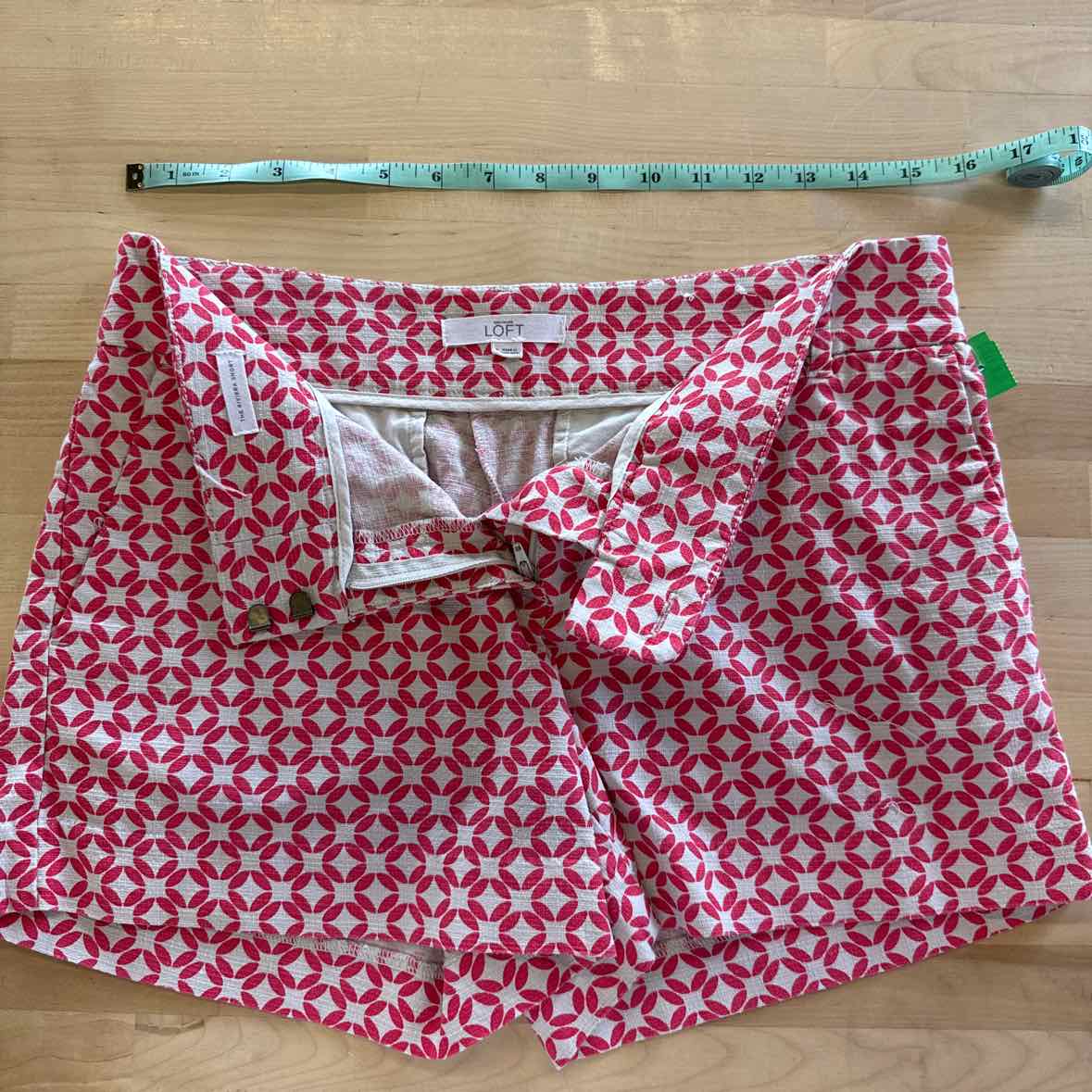 Loft Women Size 2 White Pink Black Preloved Shorts