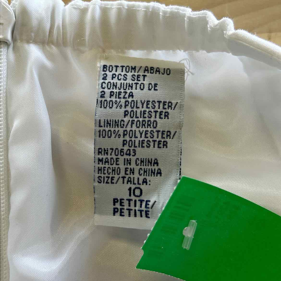 Jessica Howard Size 10 White Polyester Preloved 2 Piece Set
