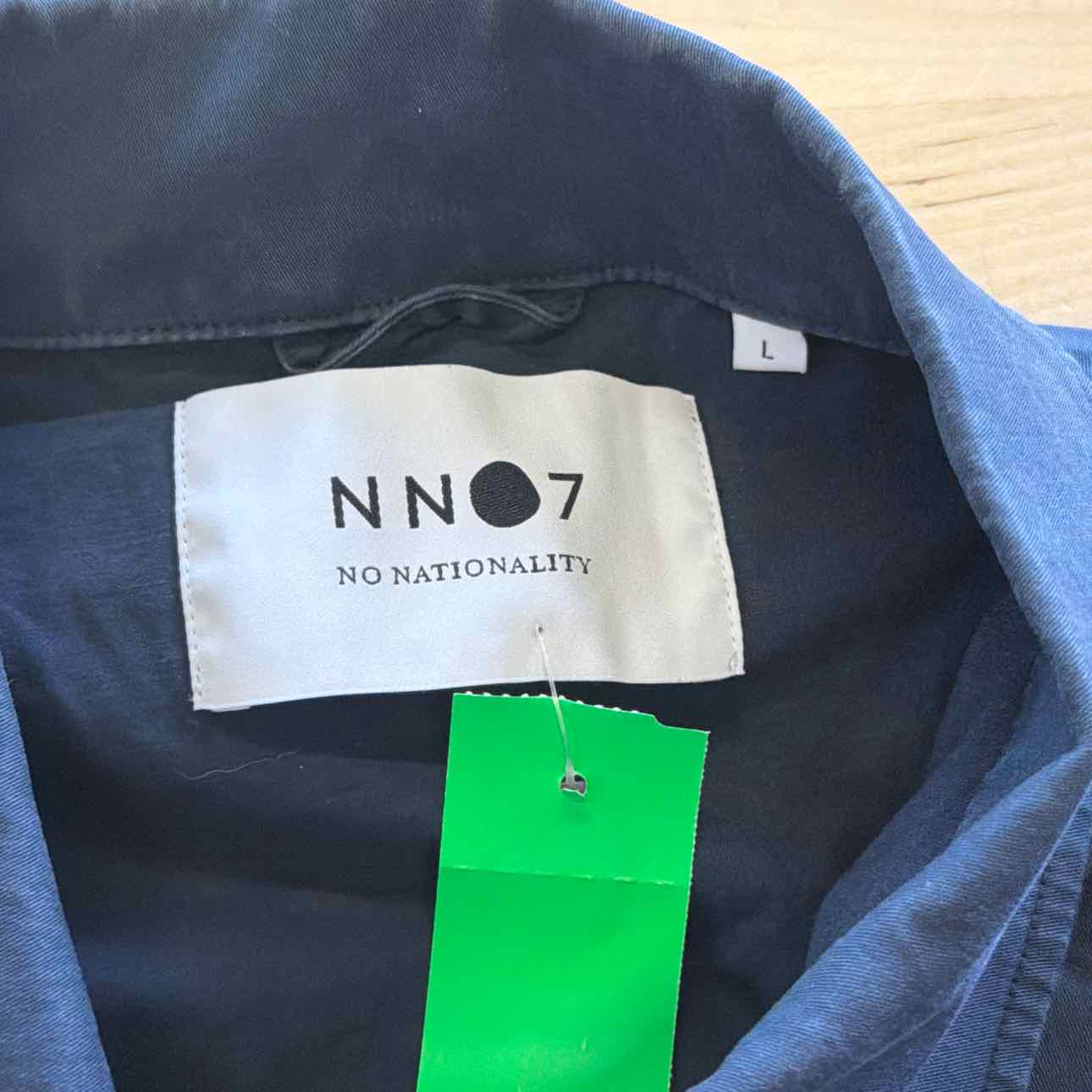 No Nationality Size L Blue Preloved MENS Button Down Shirt