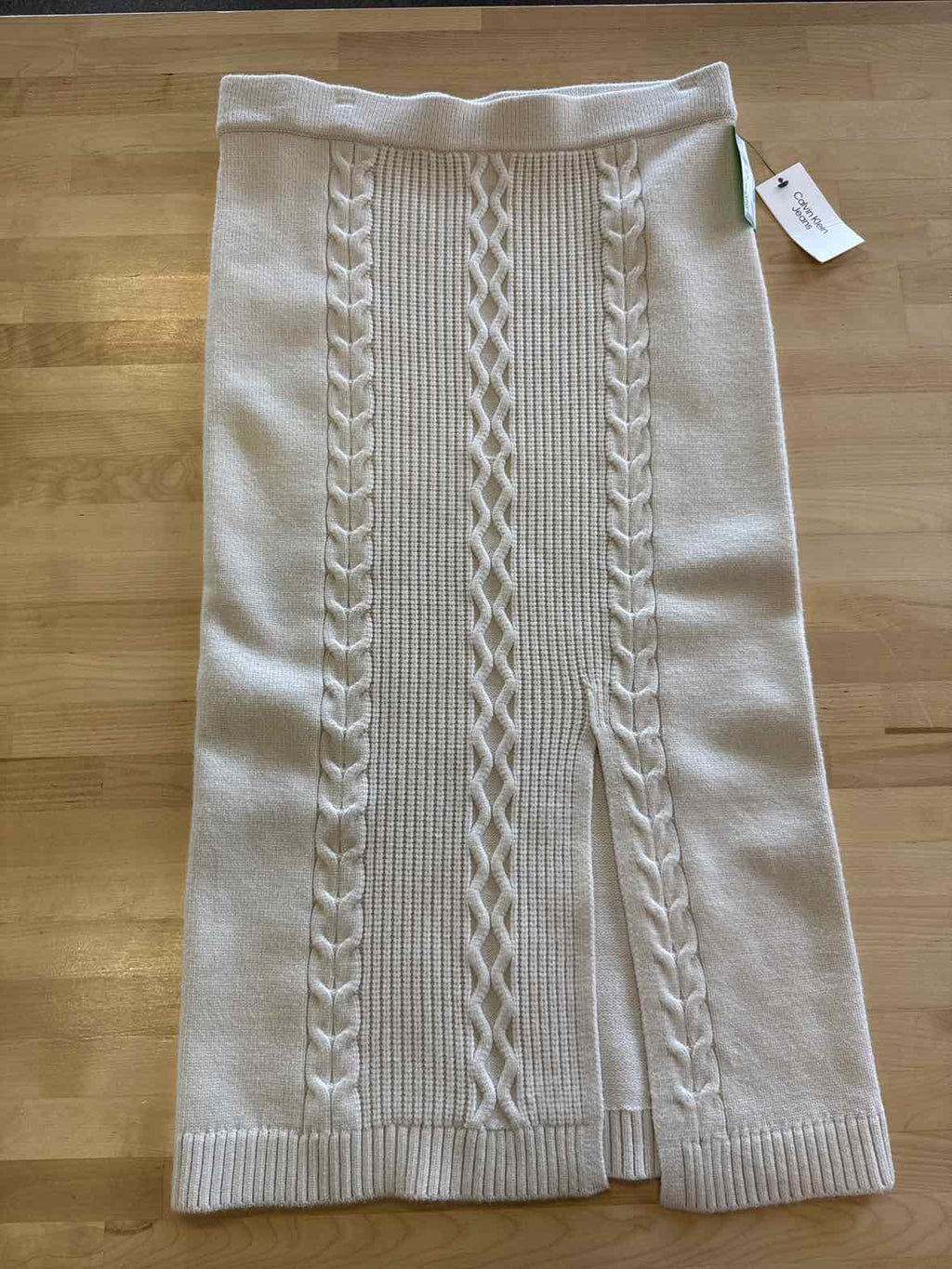 Calvin Klein Size M Beige Knit Skirt