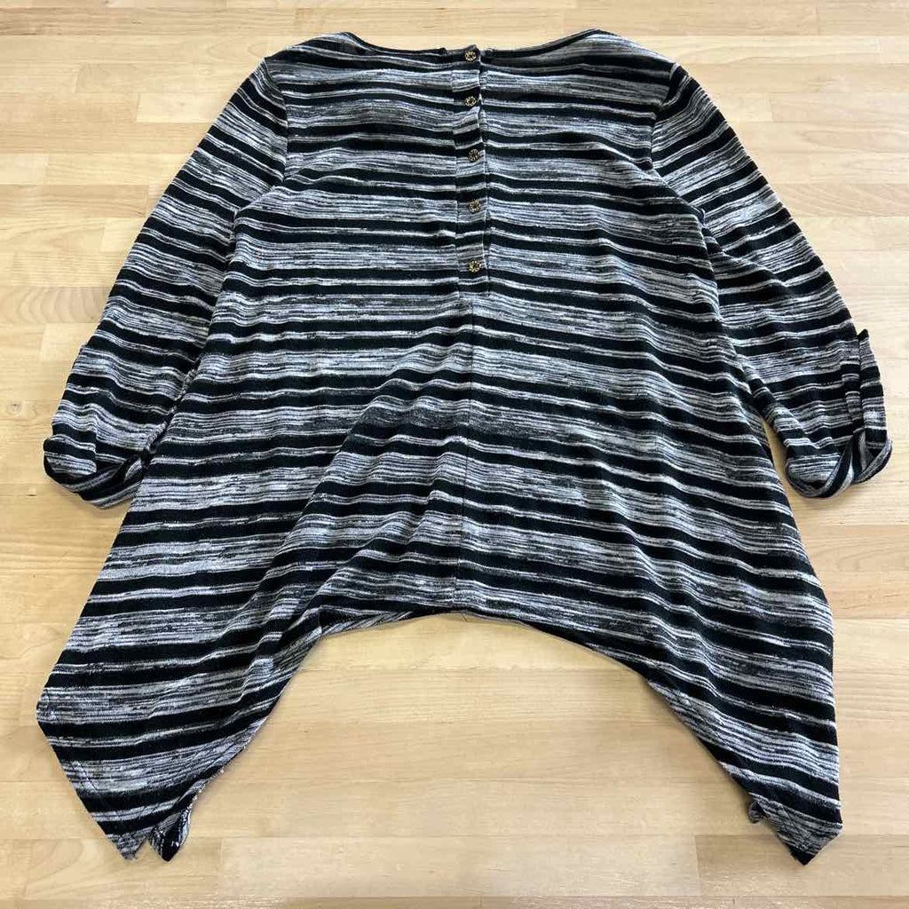 BCBG Size M Gray/Black Long Sleeve