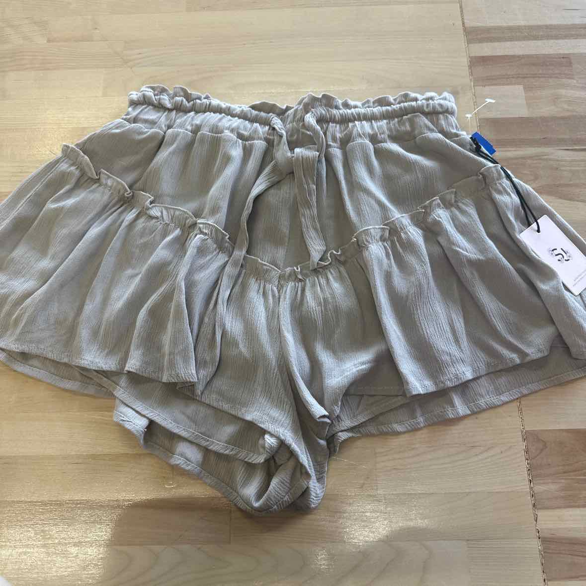 Sincerely Jules Size M Tan Shorts