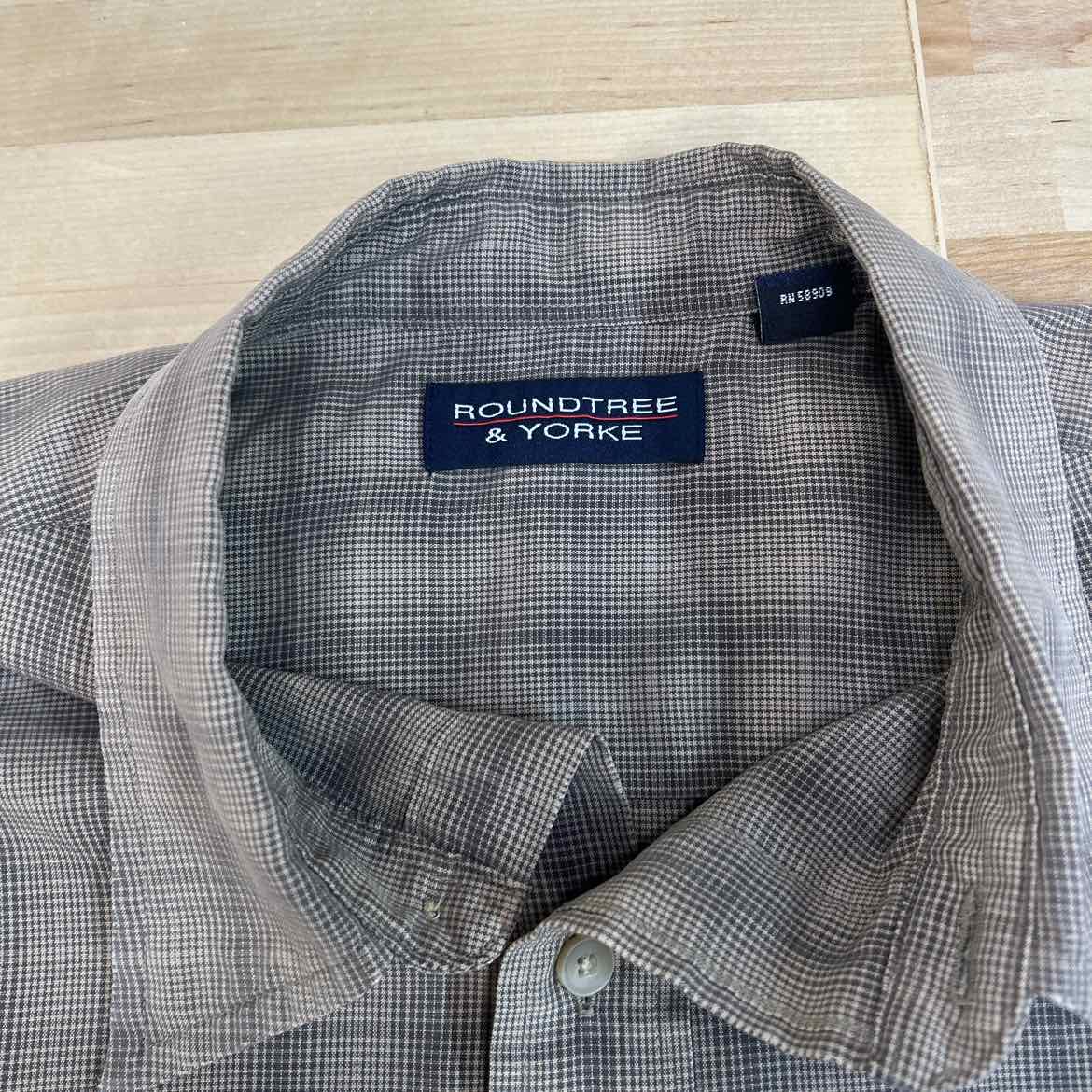 Roundtree & York Size L Beige Preloved MENS Button Down Shirt
