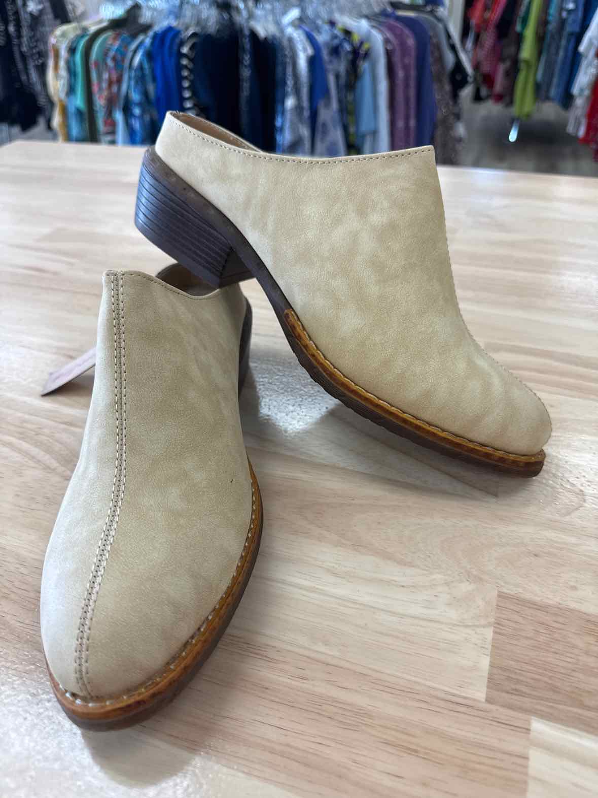 American Rag Size 10 Beige New Mules