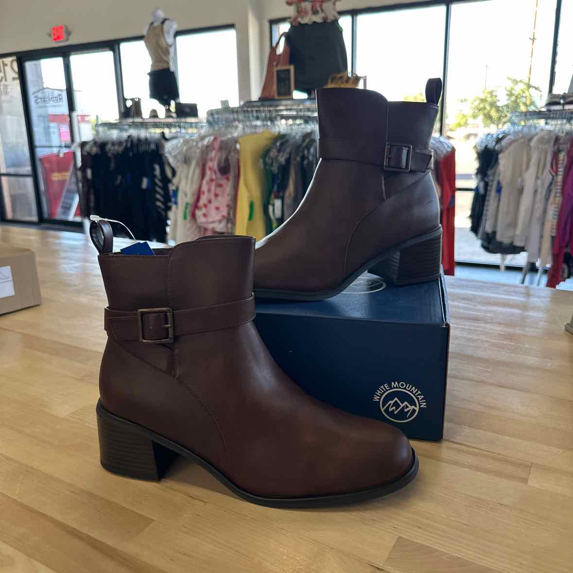 White Mountain Shoe Size 11 Brown Faux Leather Boots