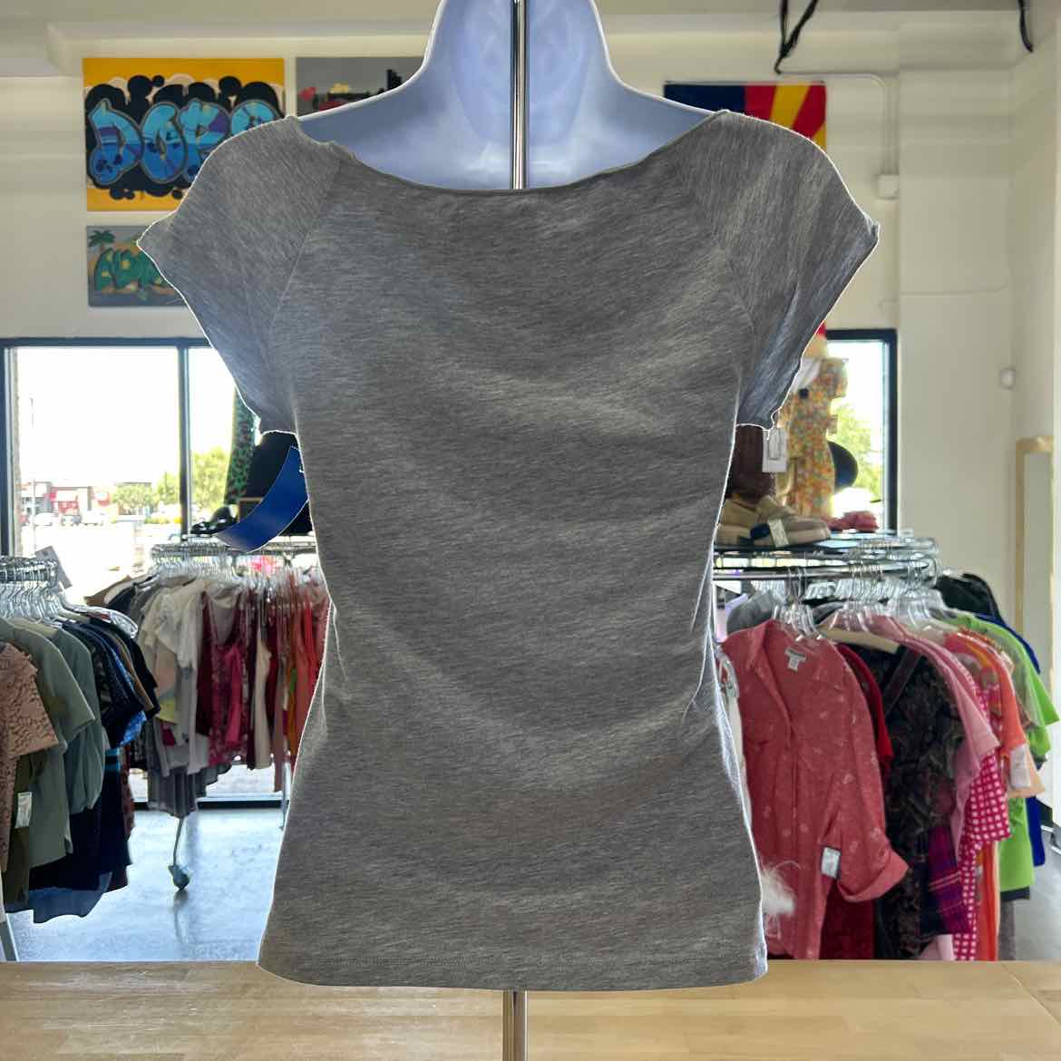 Bebe Size XS Gray Preloved T-Shirt SS