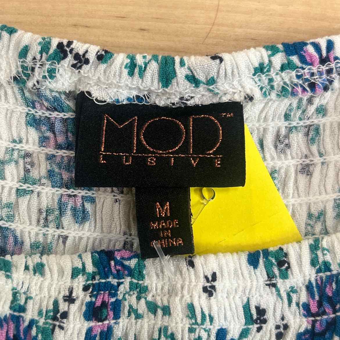 Mod lusive Size M Green Pink New Shirt