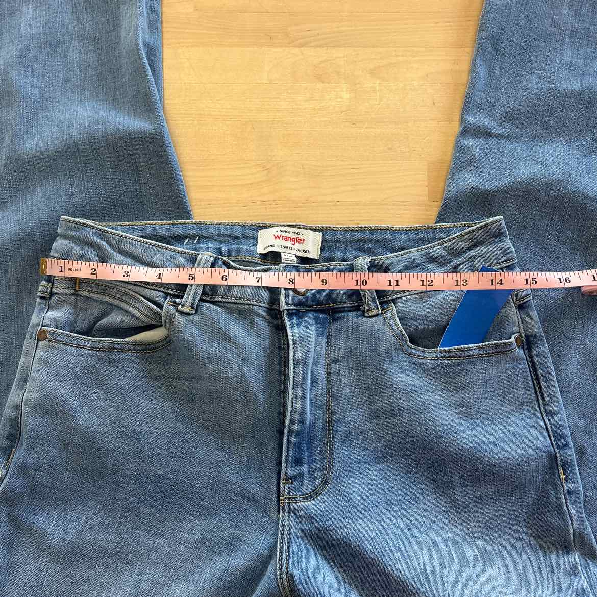 Wrangler Size 6 Blue Denim Preloved Jeans