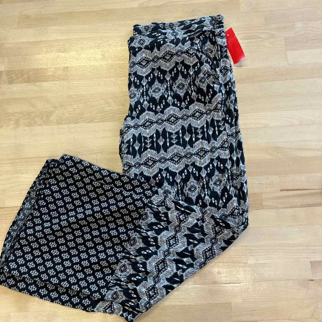 By & By Size L Black White Lounge