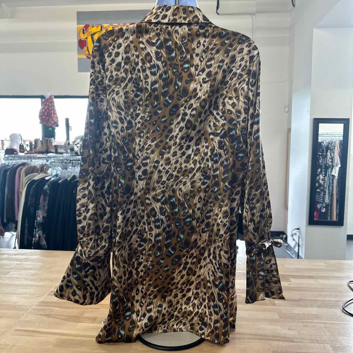 Bella Pelle Size L Brown Button Down Shirt