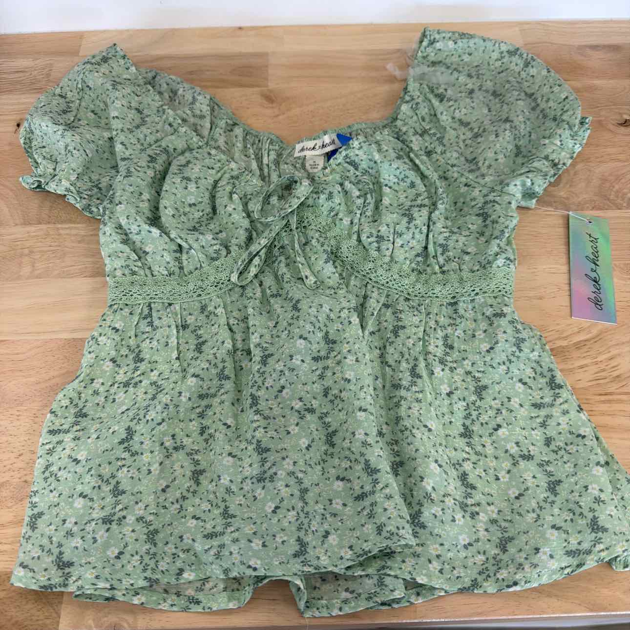 Derek Heart Size M Green New Blouse SS