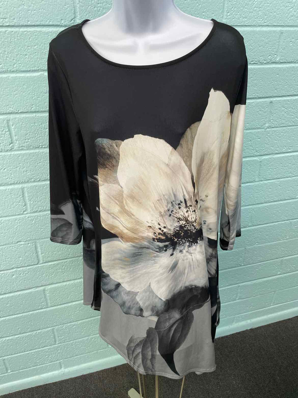 Chico's Size 1 Black & beige Dress