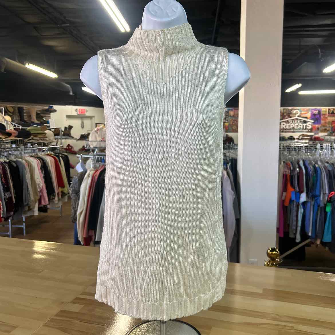 Limited Size XS White Knit Preloved Sleeveless