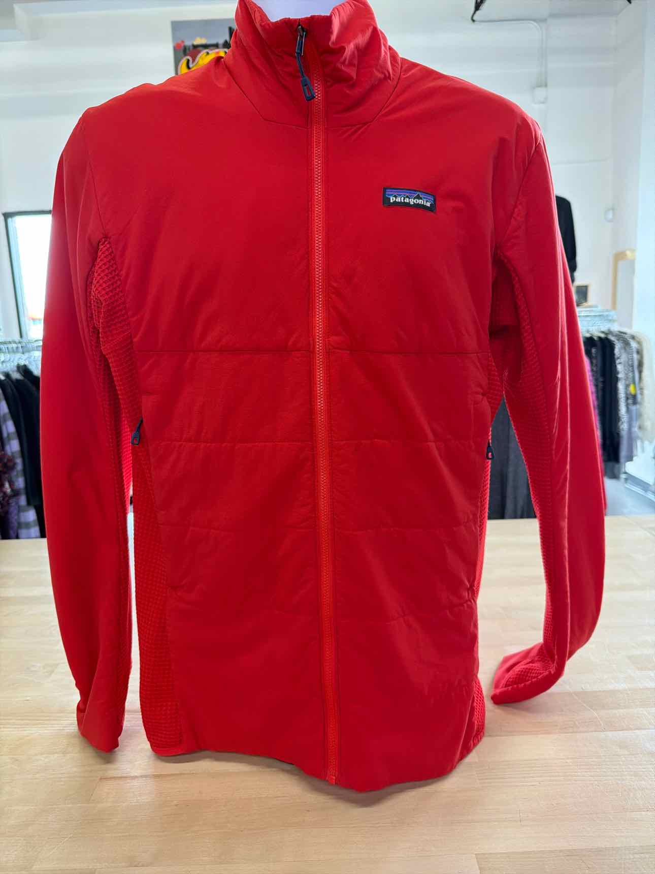 Patagonia Size M Red MENS Jacket