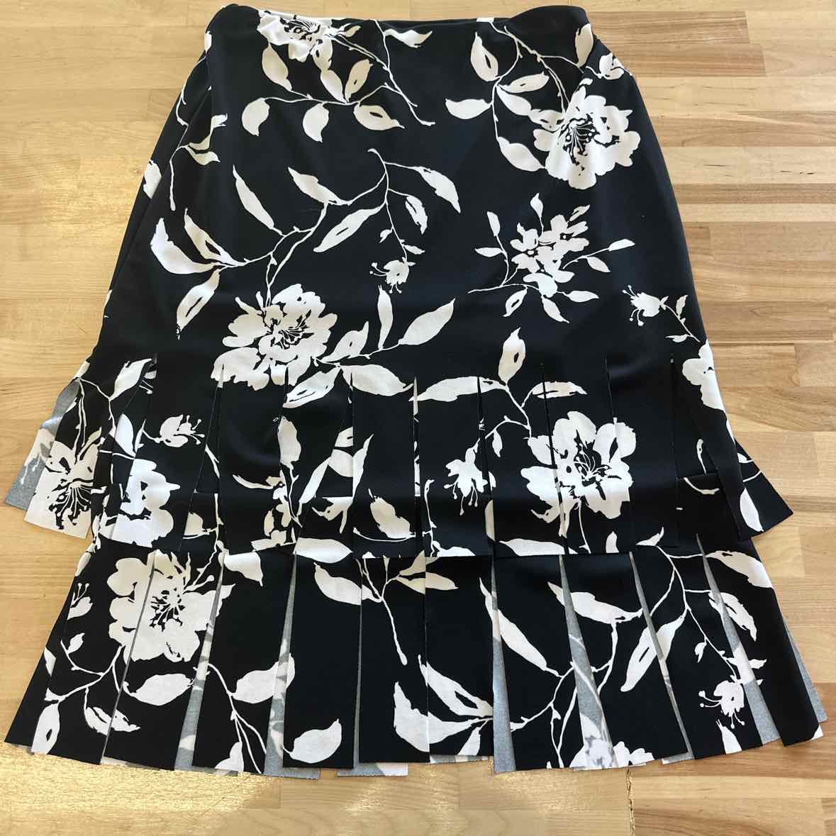 Cachet Size 10 Black Skirt