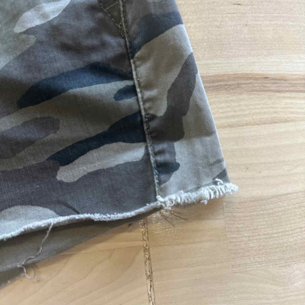 Express Size 6 Camo Shorts