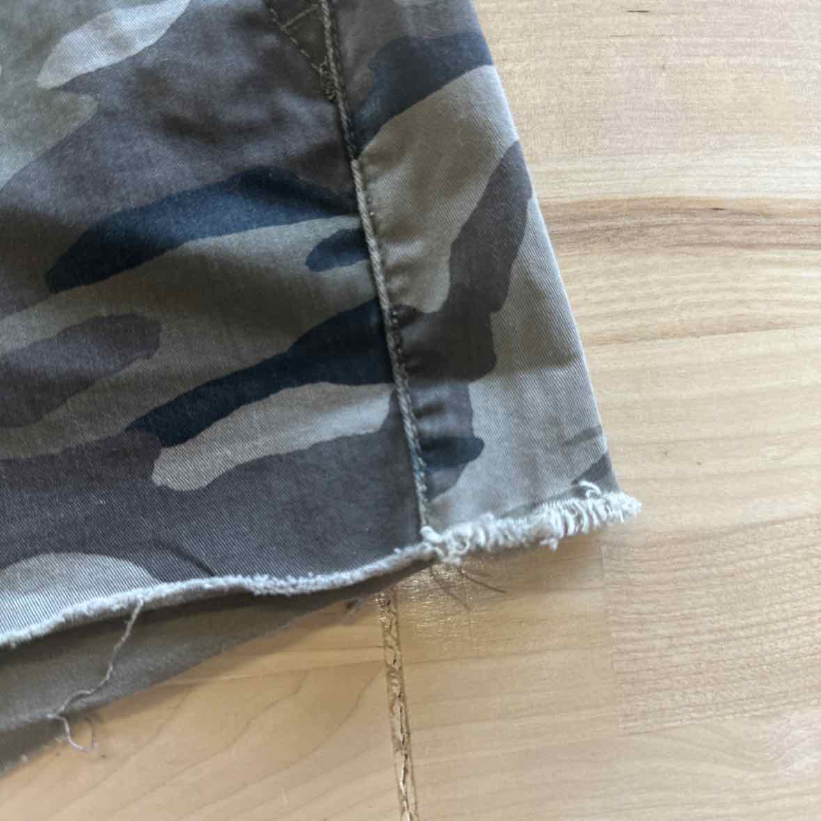 Express Size 6 Camo Shorts