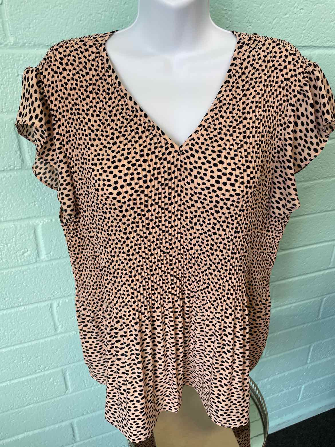 Adrianna Papell Size L Black & Pink Shirt