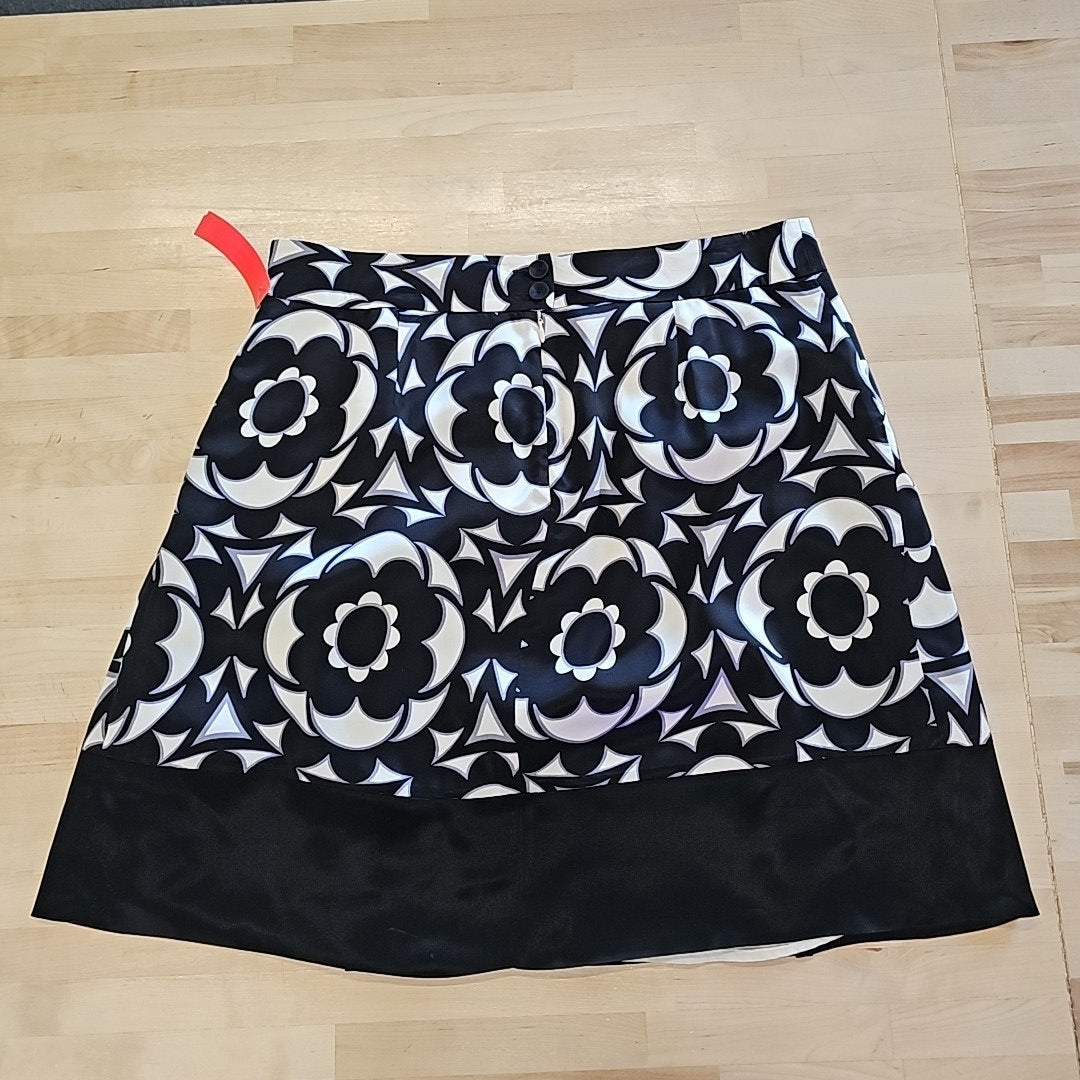 Banana Republic Size 14 Black/White Silk Preloved Skirt
